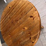 Vintage round table in solid pine