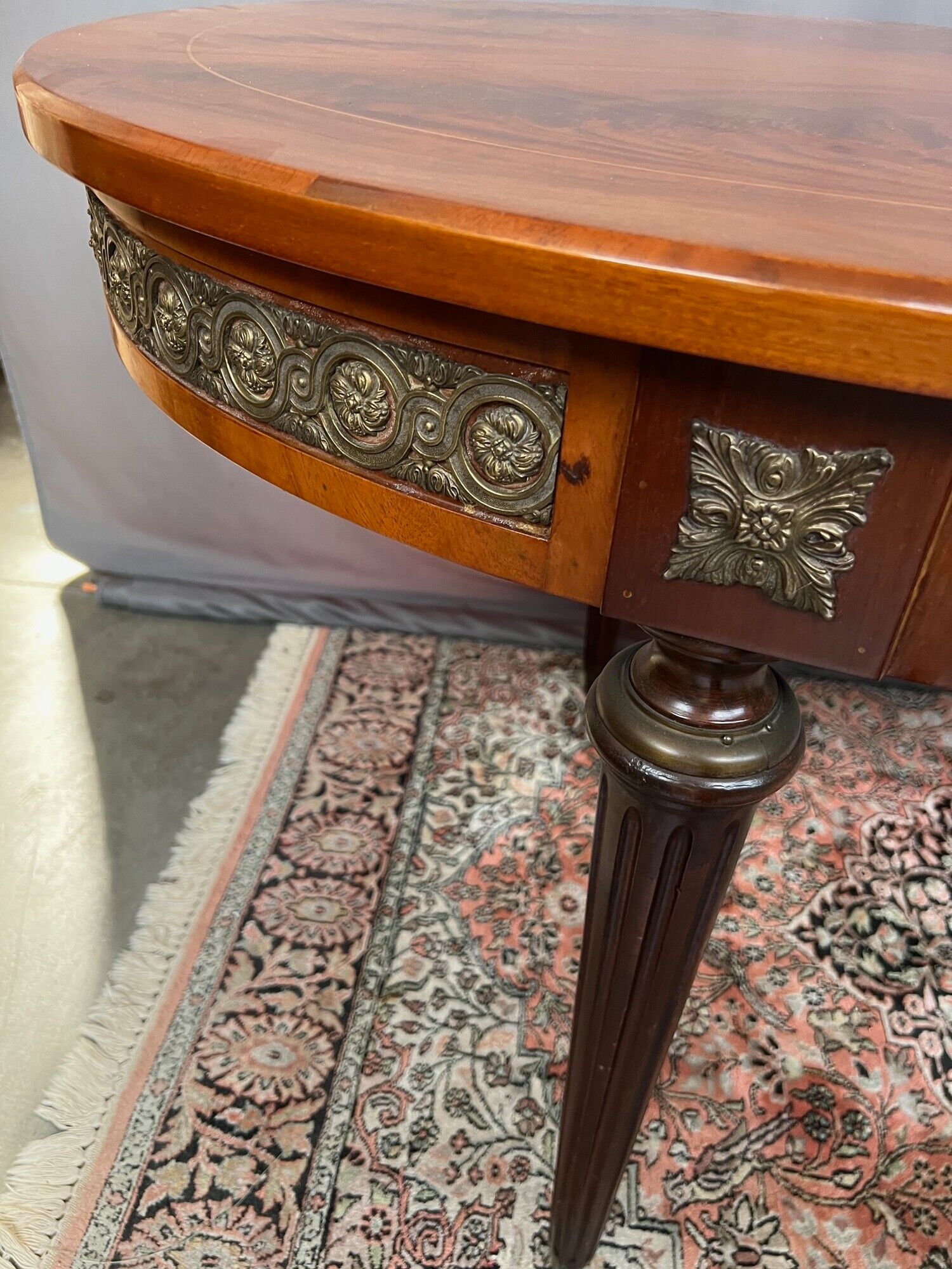 Louis XVI style oval dining table with rosewood marquetry extension mounted in bronze