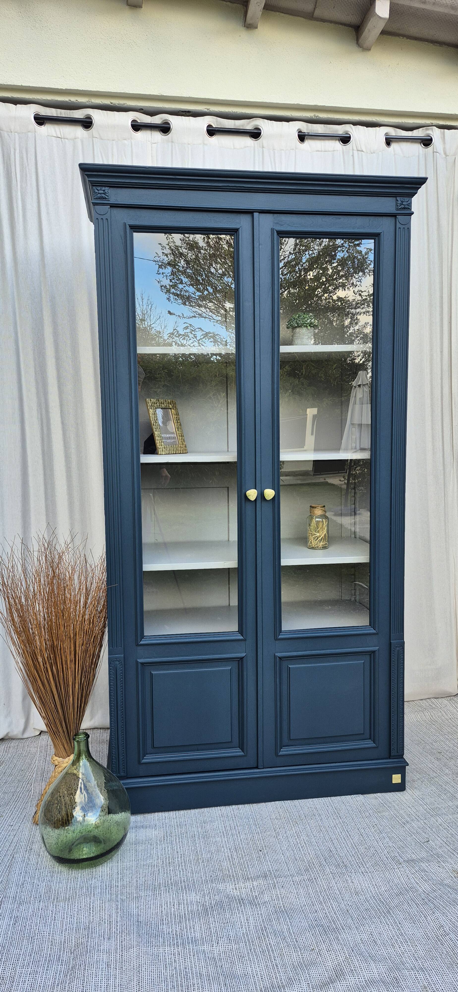 Glass-fronted dresser