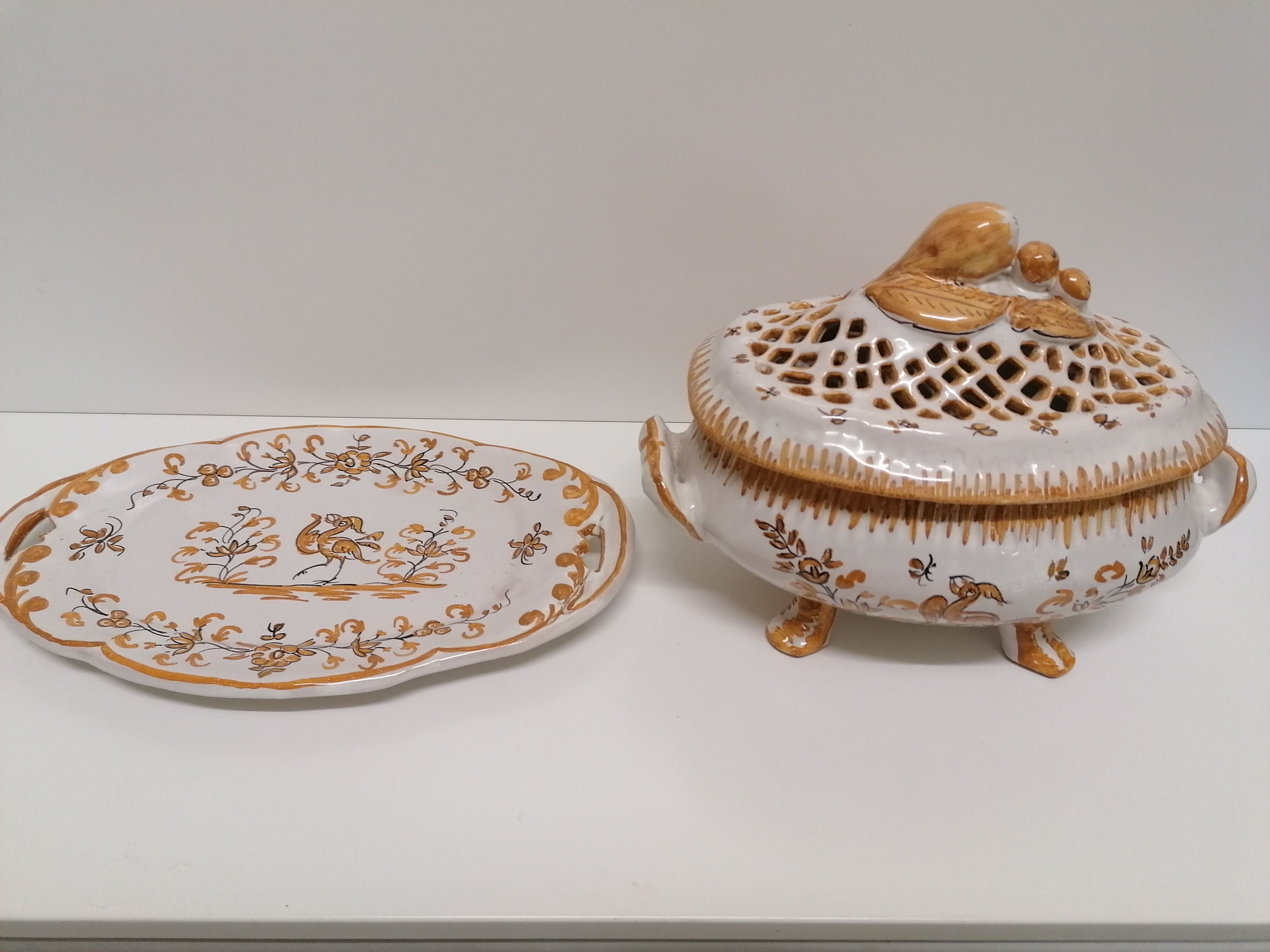 Soupière décor Moustier