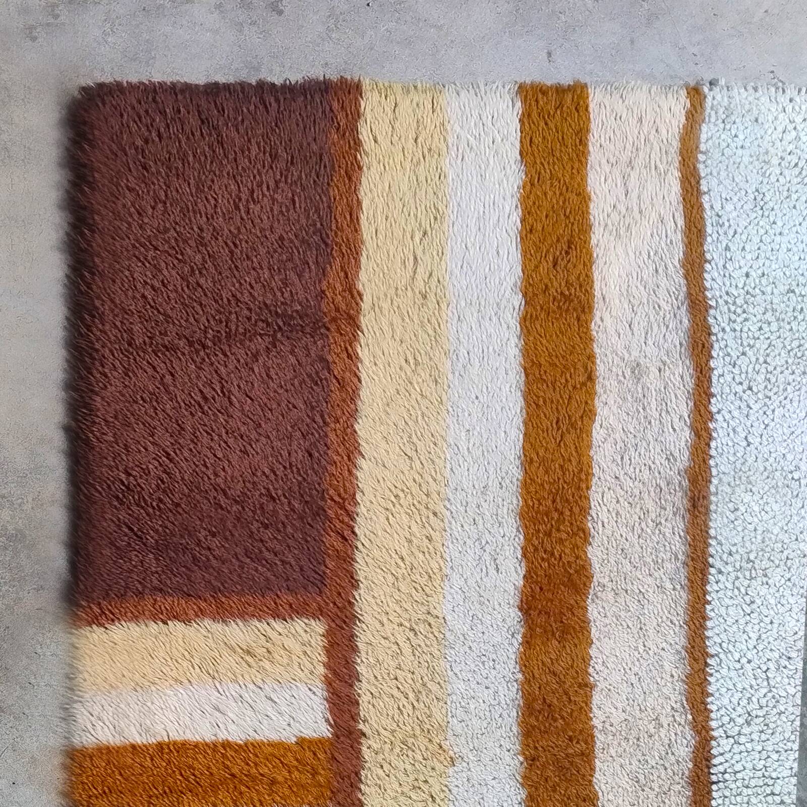 1970s Museum-Grade Avant-Garde Wool Rug The Epithet of Space Age Luxury. Ma
