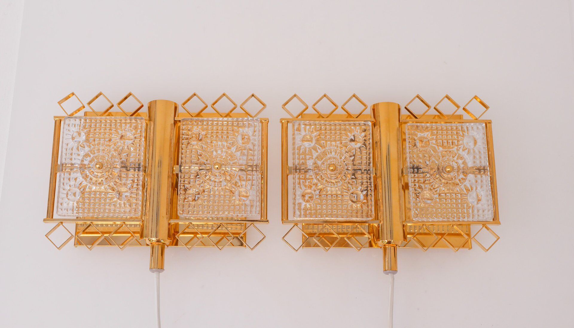 Appliques murales en verre et laiton par Carl Fagerlund pour Orrefors, Suède, années 1970, ensemble de 2.