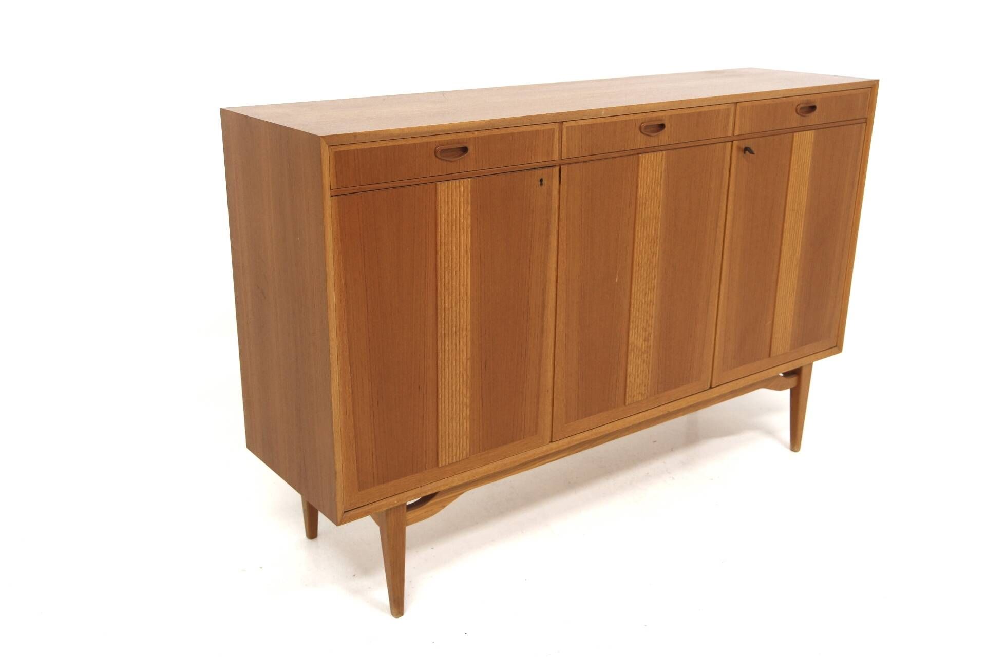 Scandinavian teak and oak sideboard, Möbelfabrik Örnen, Rydaholm, Sweden, 1960