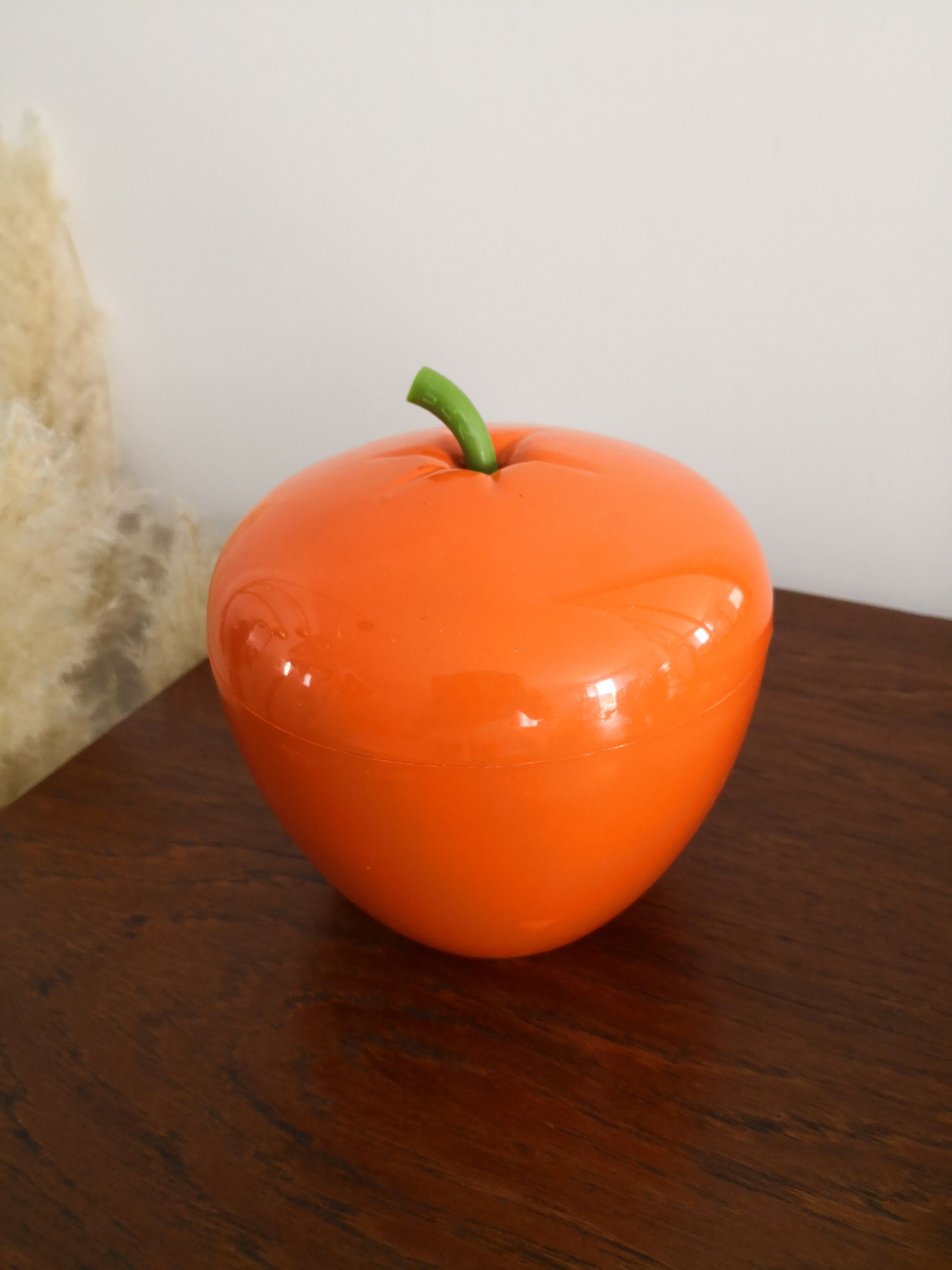 3 ice buckets orange apples 70s