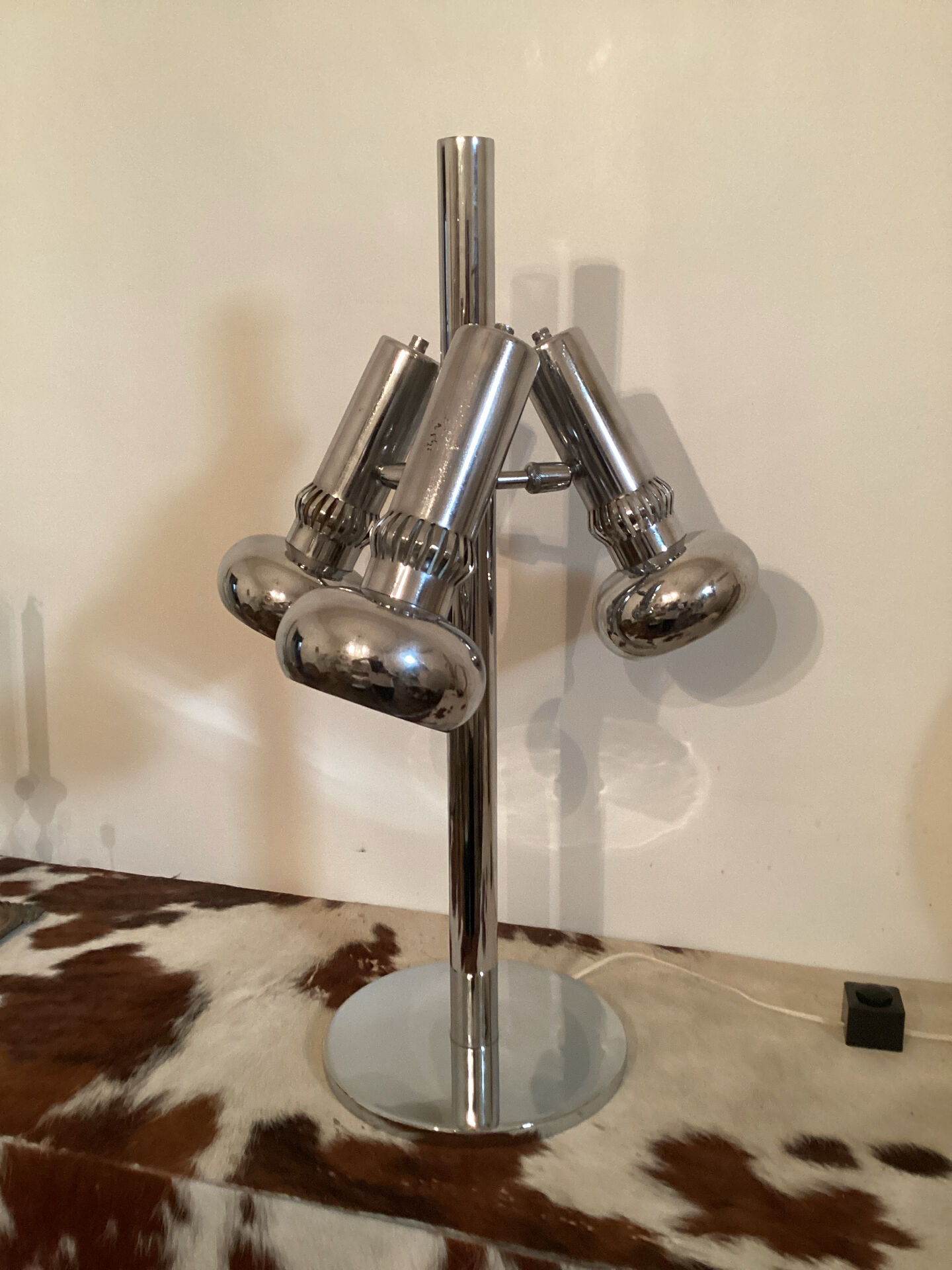 Table lamp with 3 adjustable lights