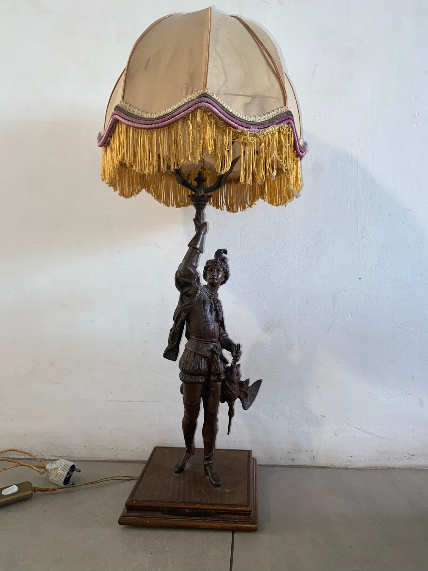 Antique statue lamp "The Hunt Louis XIII" signed LSF