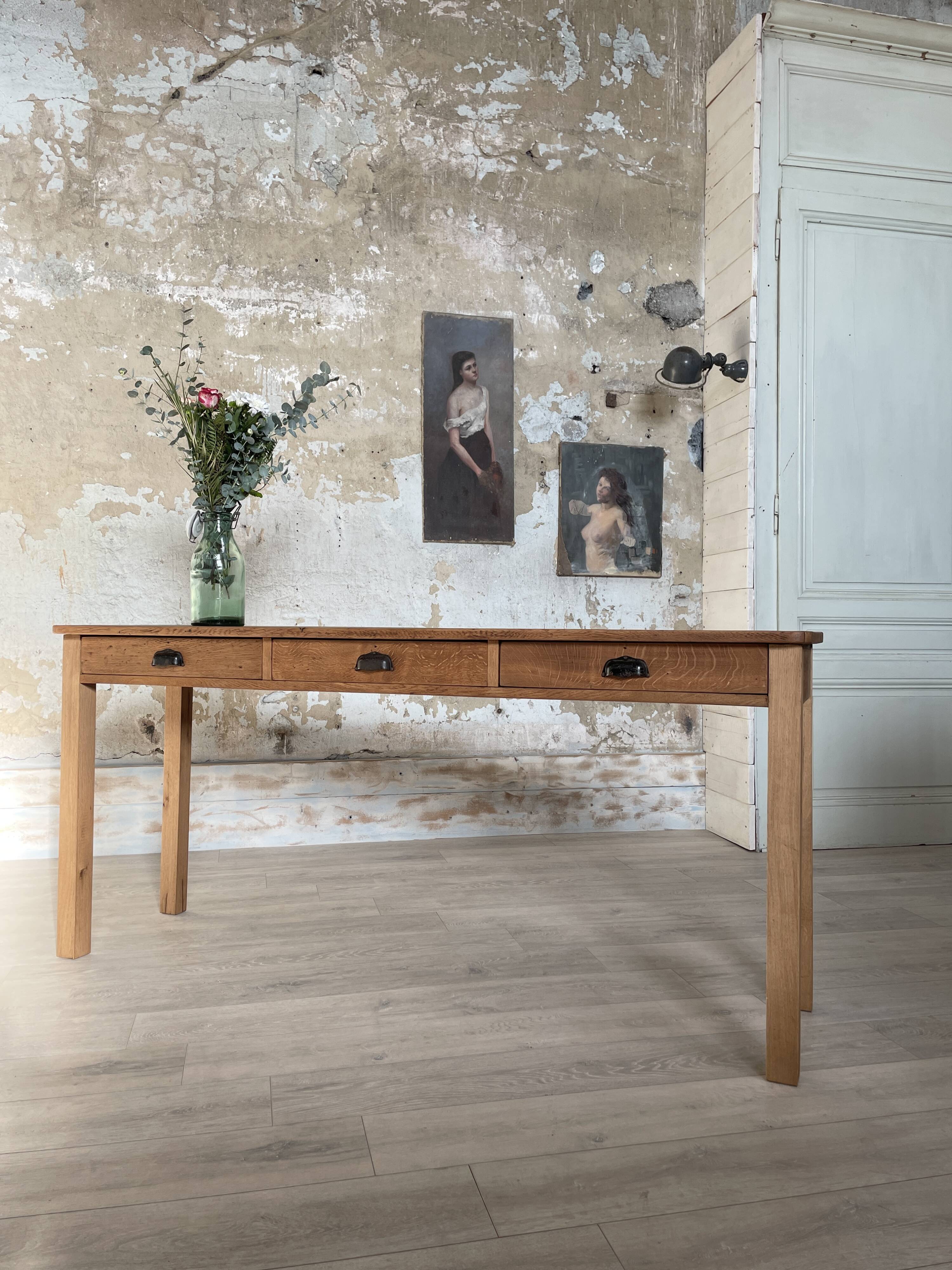 Console service in solid oak, circa 1900.