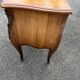 Commode ancienne de style Louis XV en bois - Commode sauteuse galbée avec b