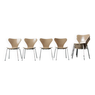 Arne Jacobsen butterfly chairs model 3107 Fritz Hansen