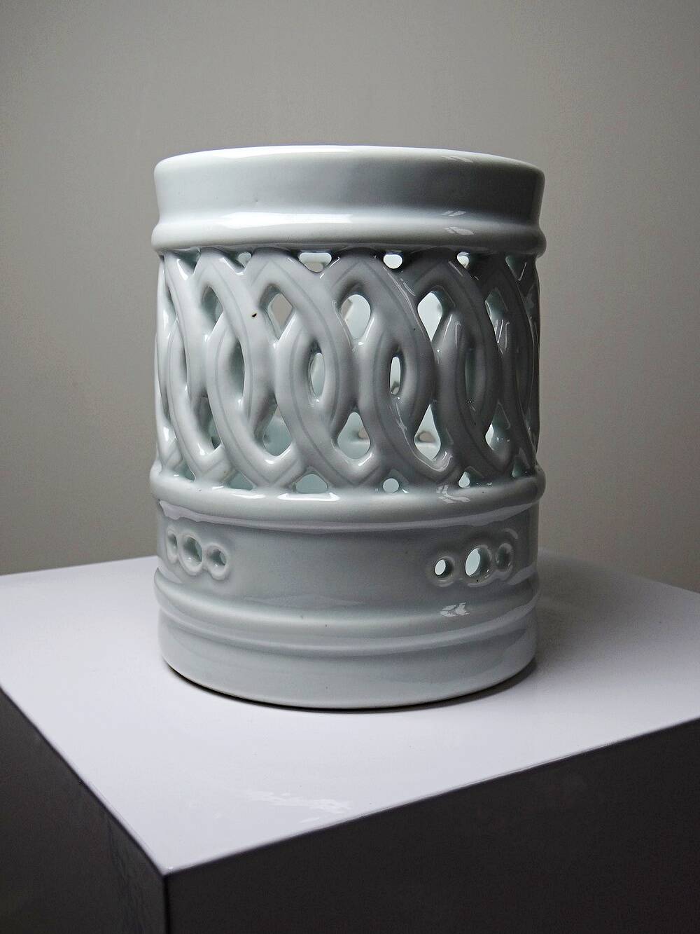 Celadon reticulated porcelain brush holder, Korea, Joseon style, 20th century.