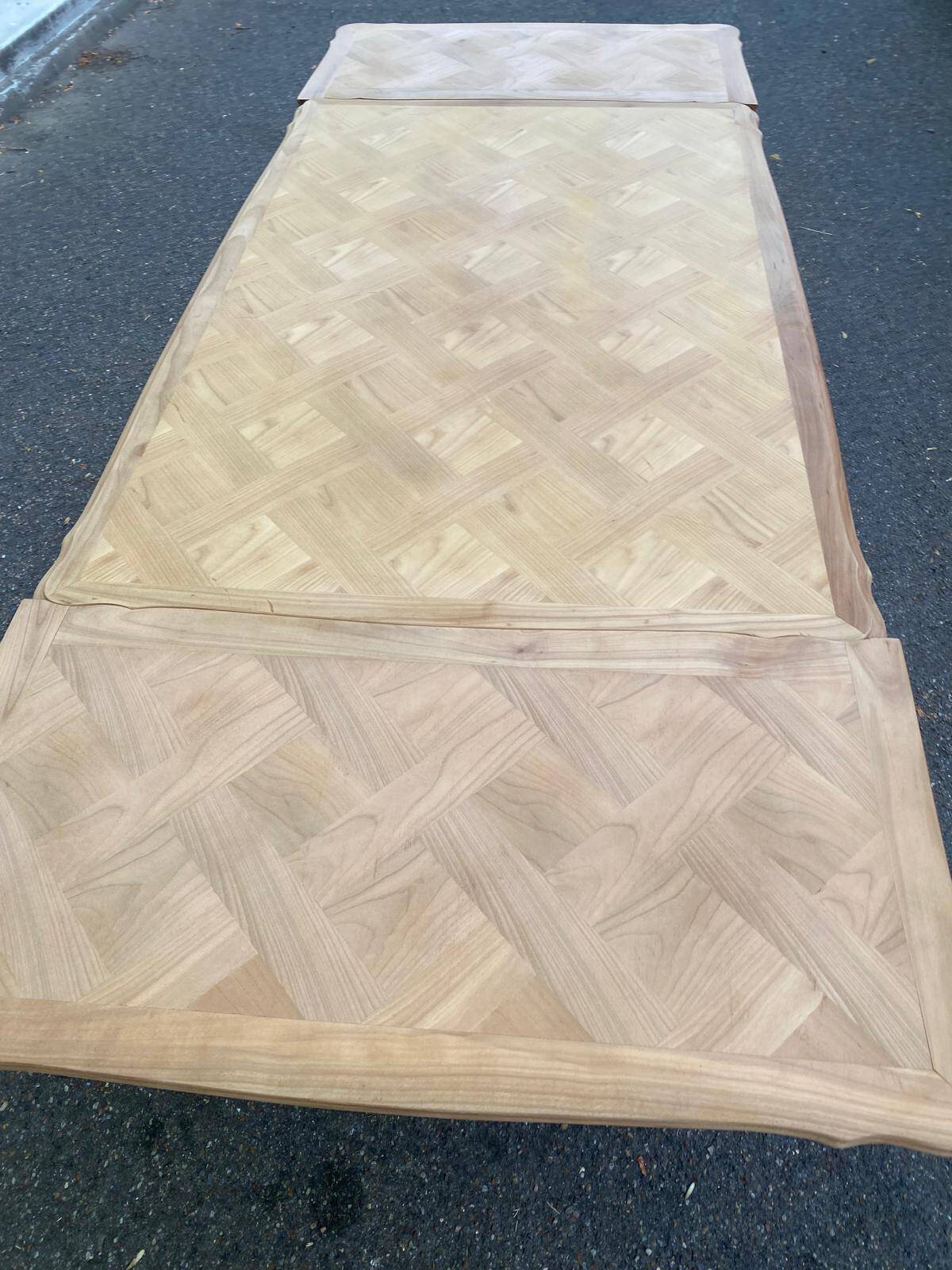 Table à manger Louis XV extensible rénovée en bois brut