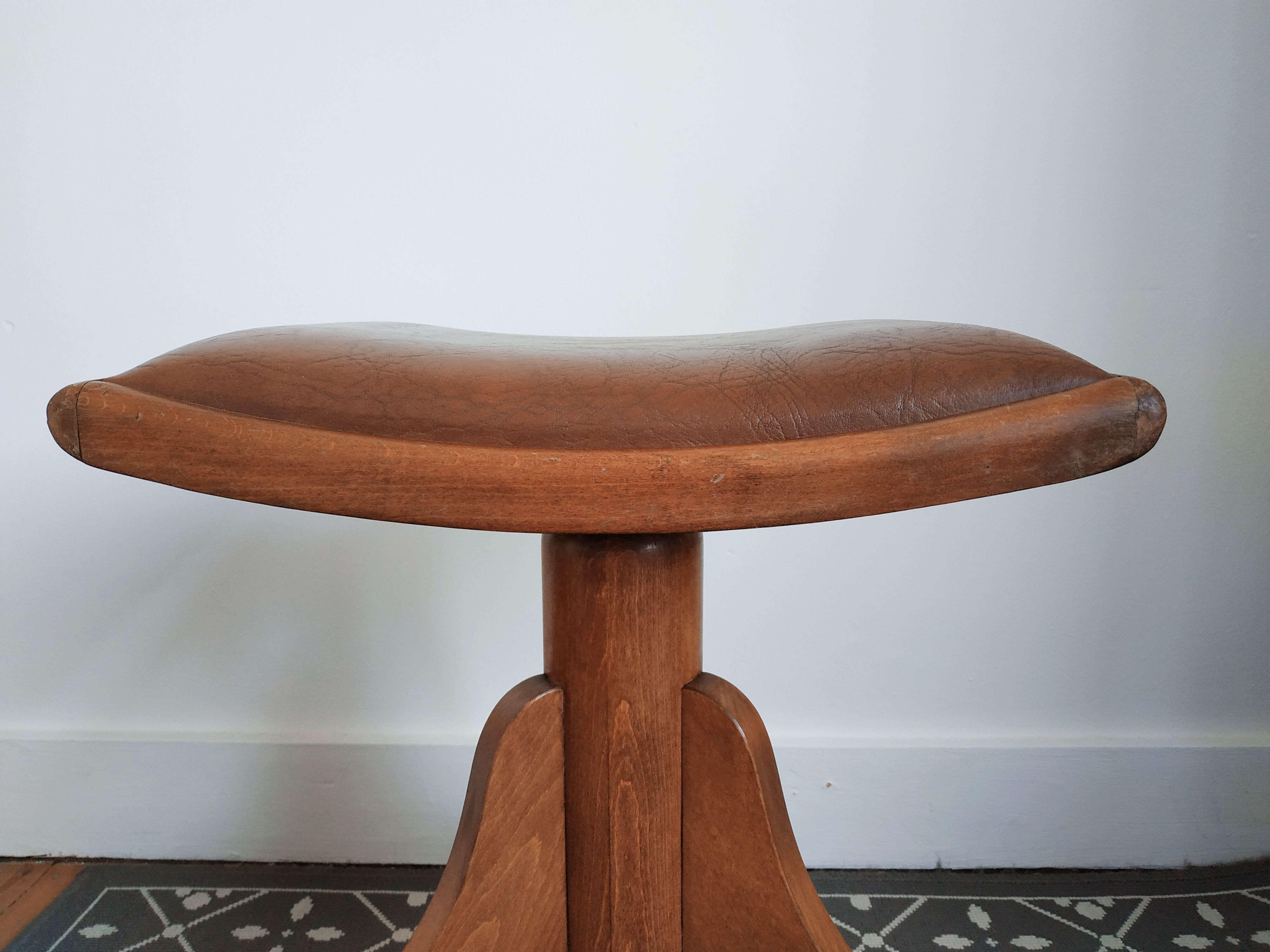 Tabouret de piano tripode
