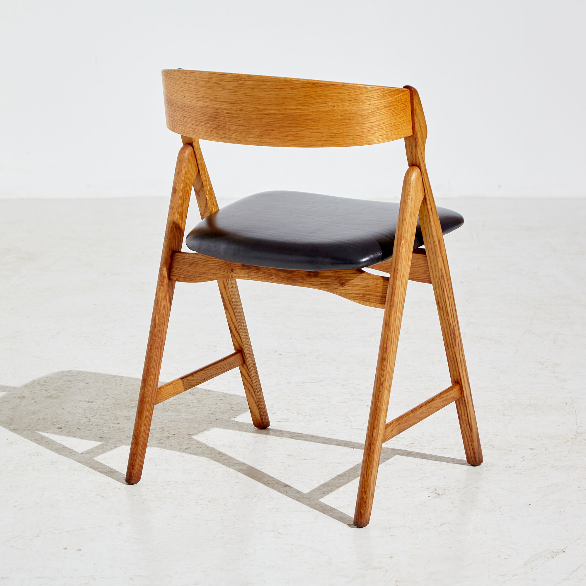 Model 71 oak dining chair by Henning Kjærnulf for Boltings