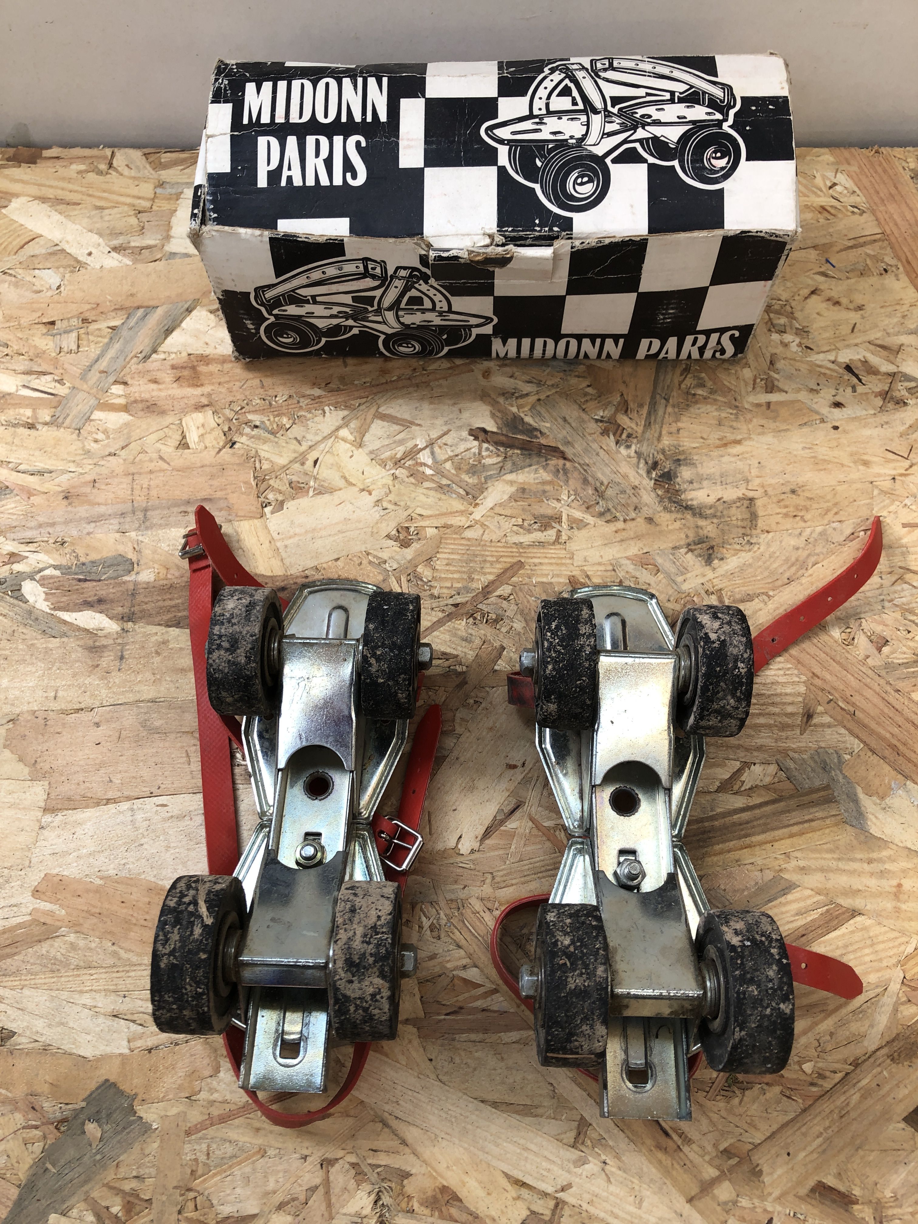 Old pair of roller skates midonn metal