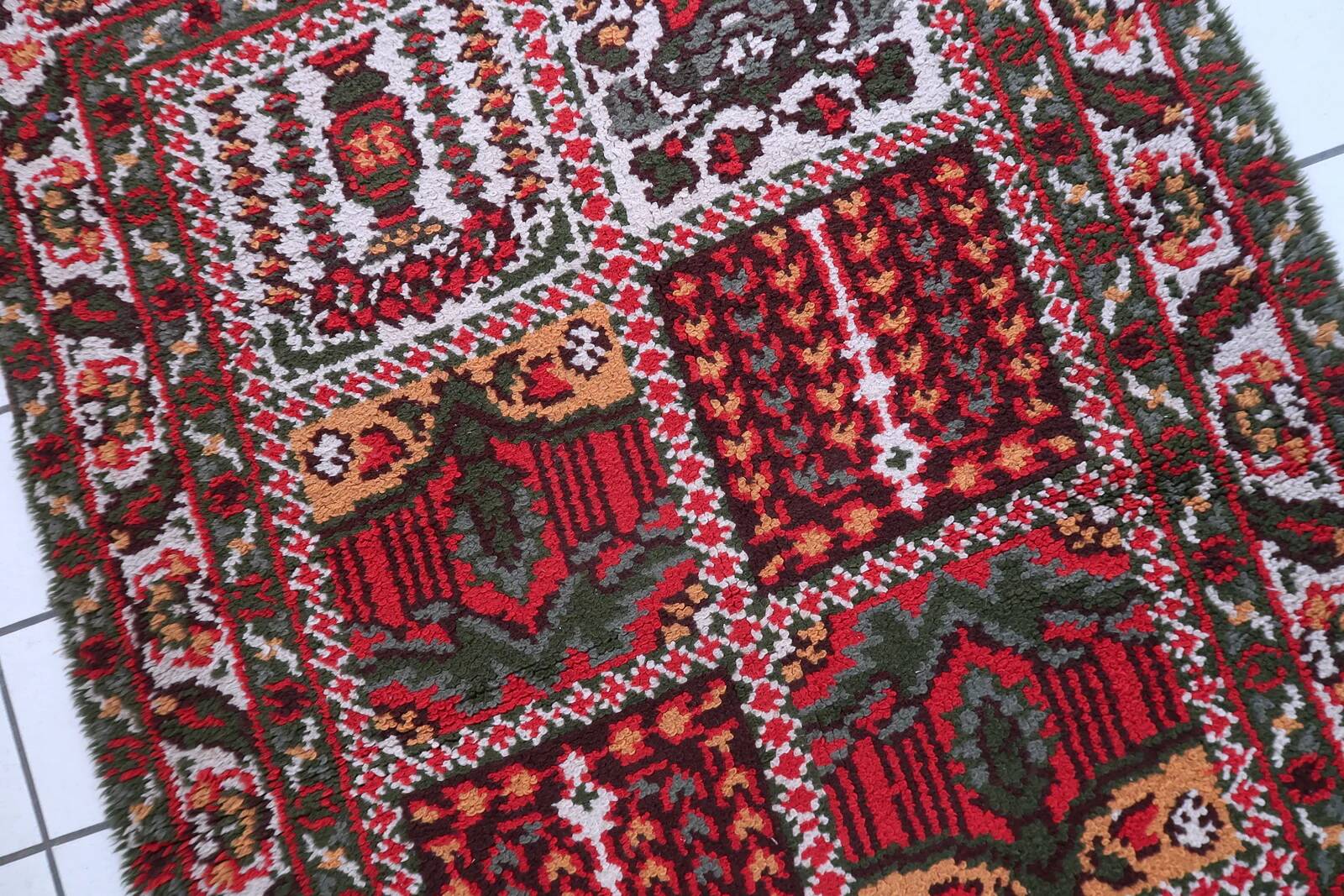 Vintage 1950s French Savonnerie style rug 117cm x 193cm - 1C1244