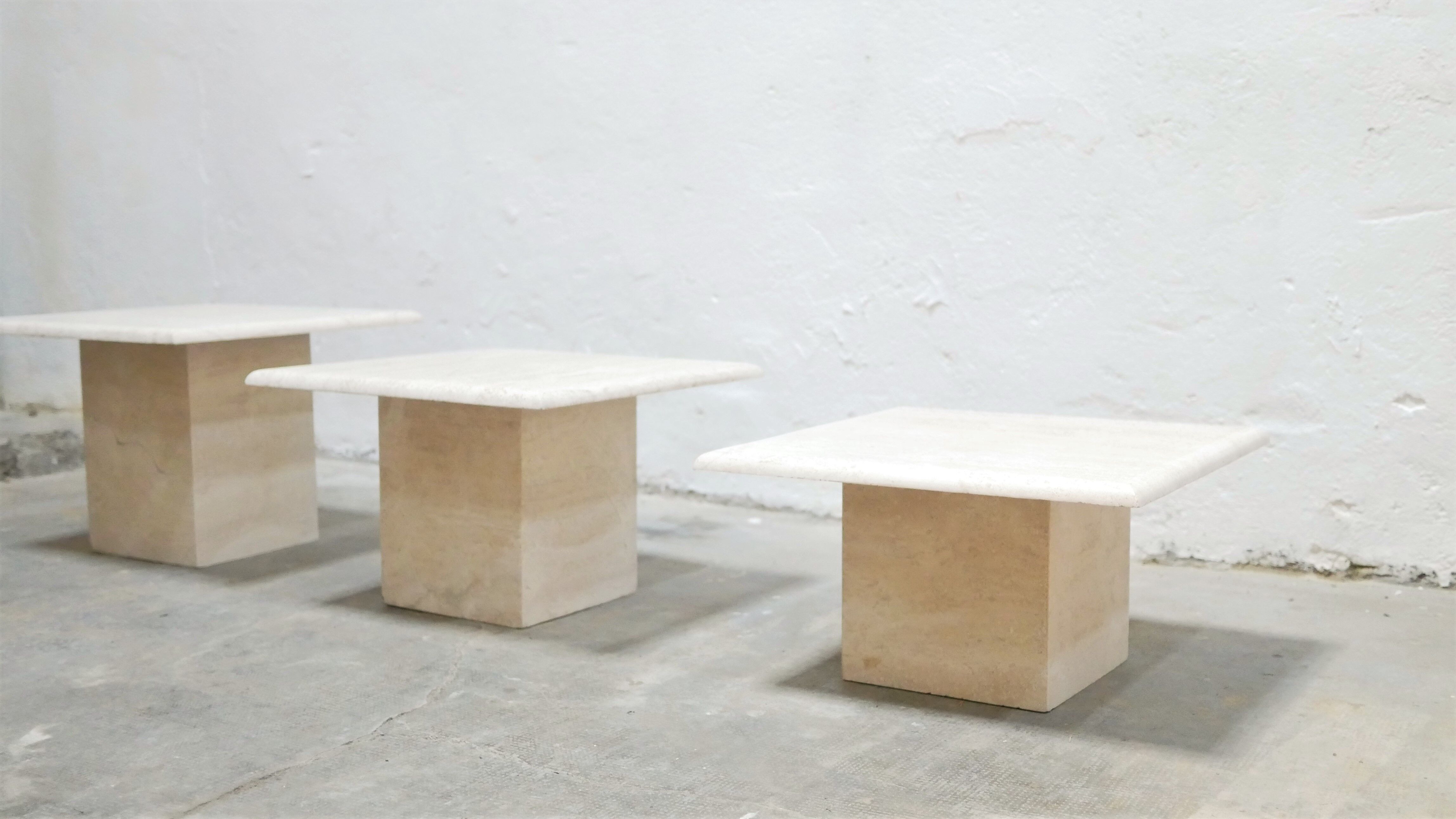 Série de 3 tables basses vintage en travertin