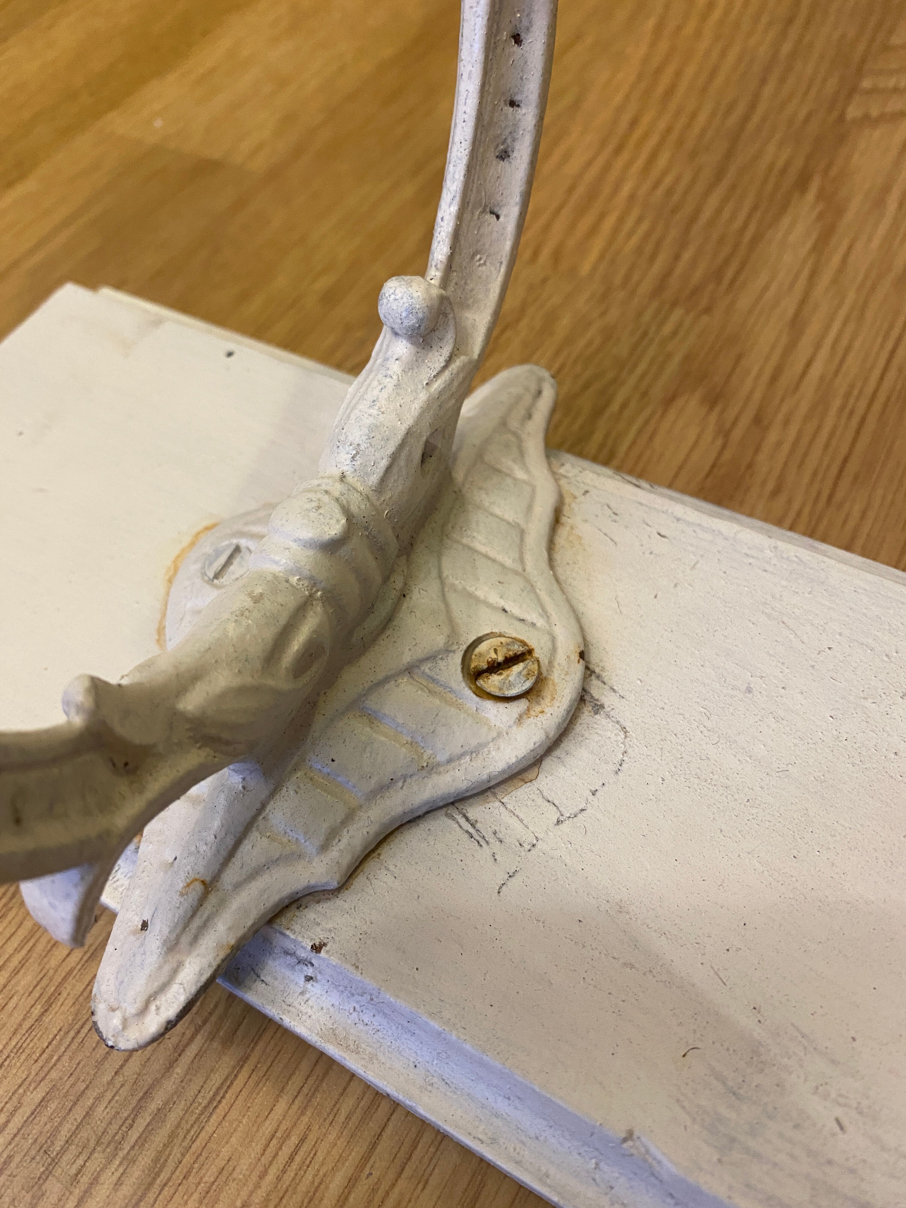 Wall coat door patère