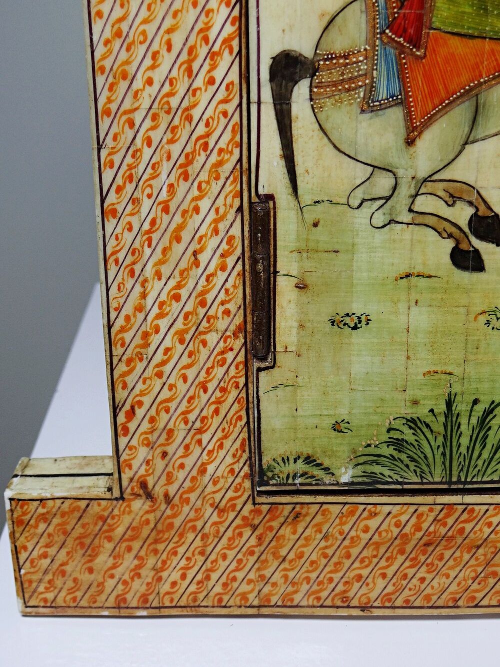 Mirror window Rajasthan in hand-painted bone decor with an ancient horseman from the early 20th century.