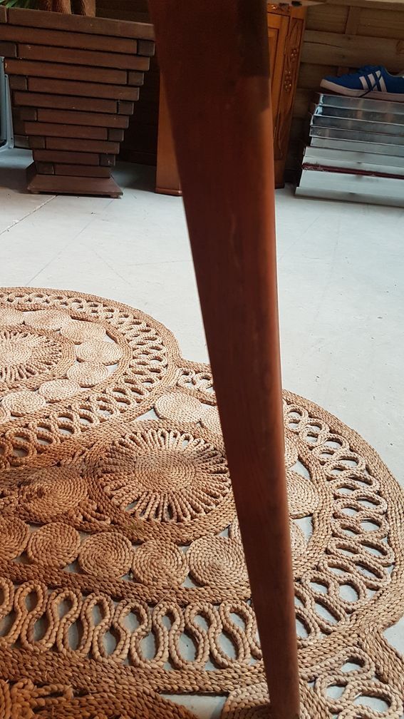 Coffee table compass foot