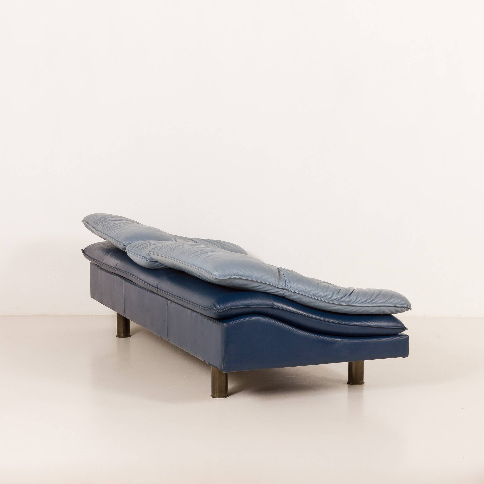 Vintage Poltrona Frau Space Age leather sofa, Italy 1980s