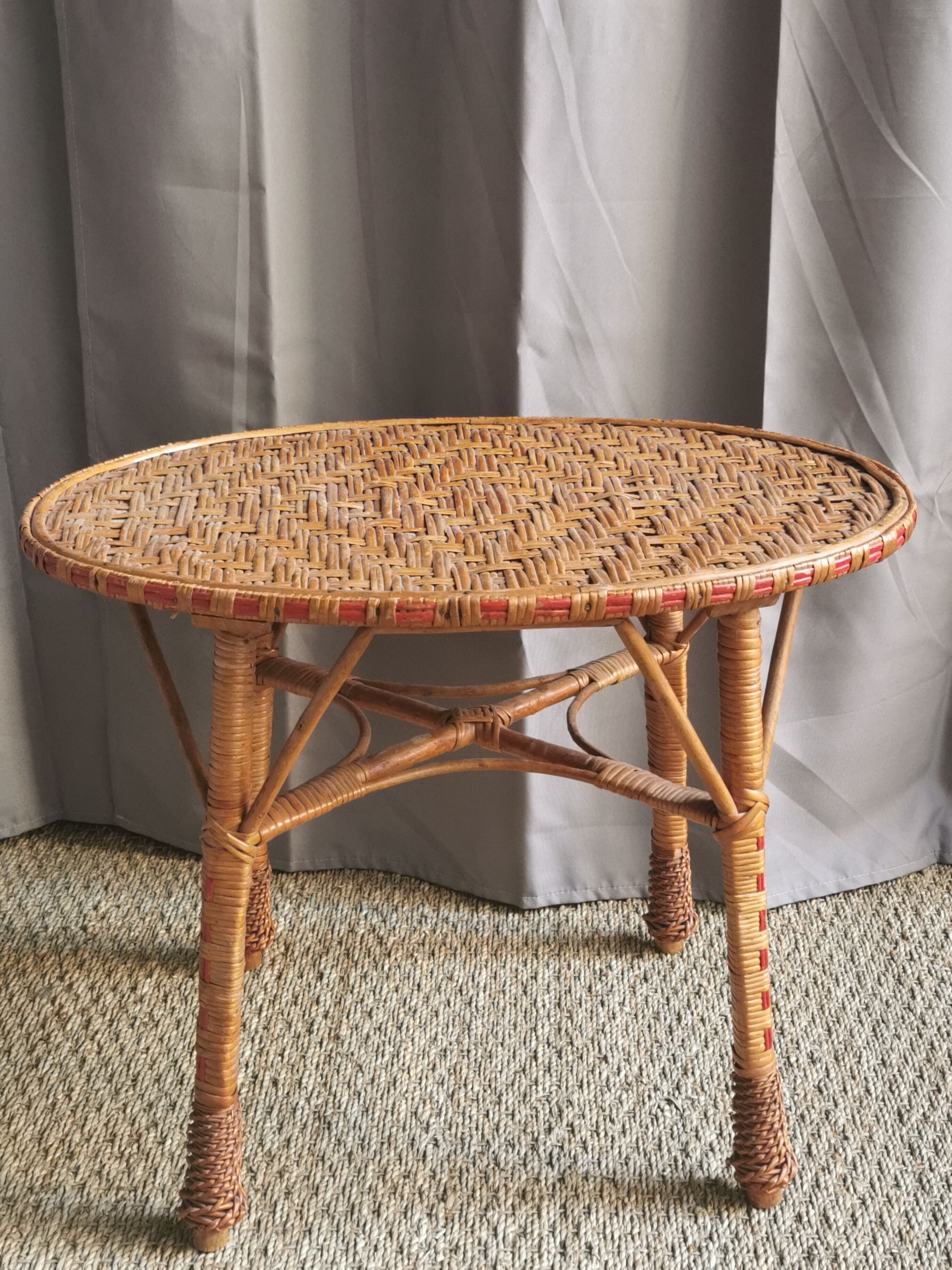 Vintage coffee table in ratine