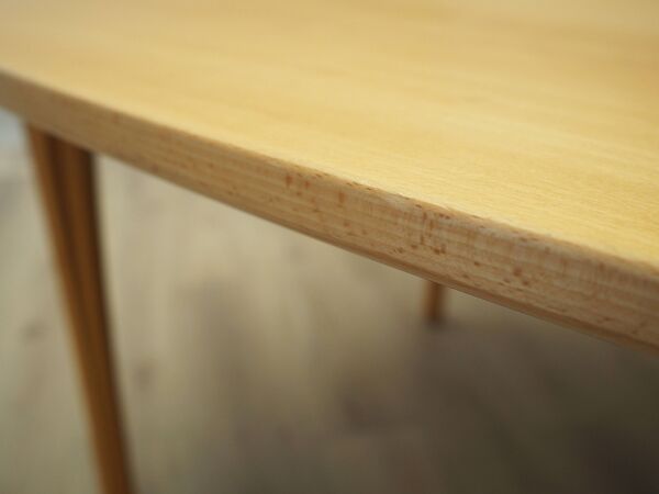 Table en hêtre, design danois, années 1970, designer : Takshi Okamura & Erik Marquardsen, production : Getama