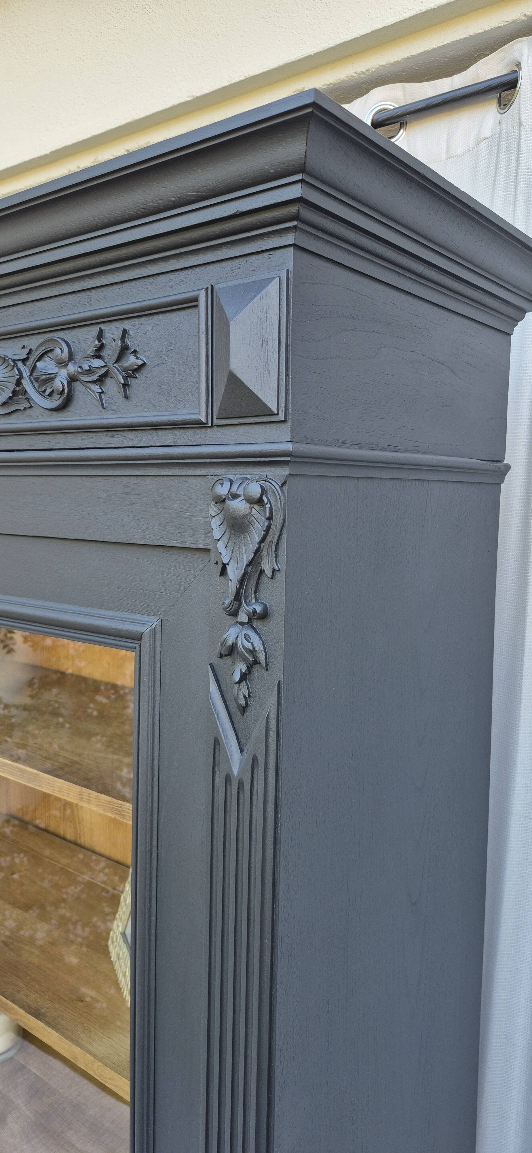 Glass-fronted dresser