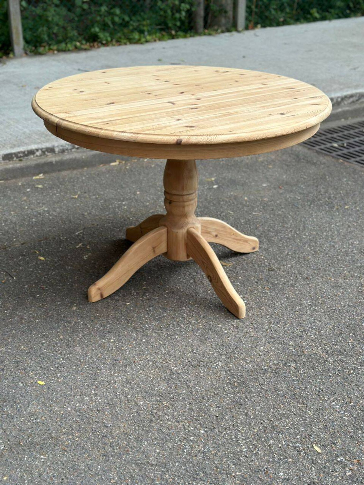 Table de repas ronde extensible en bois massif brut