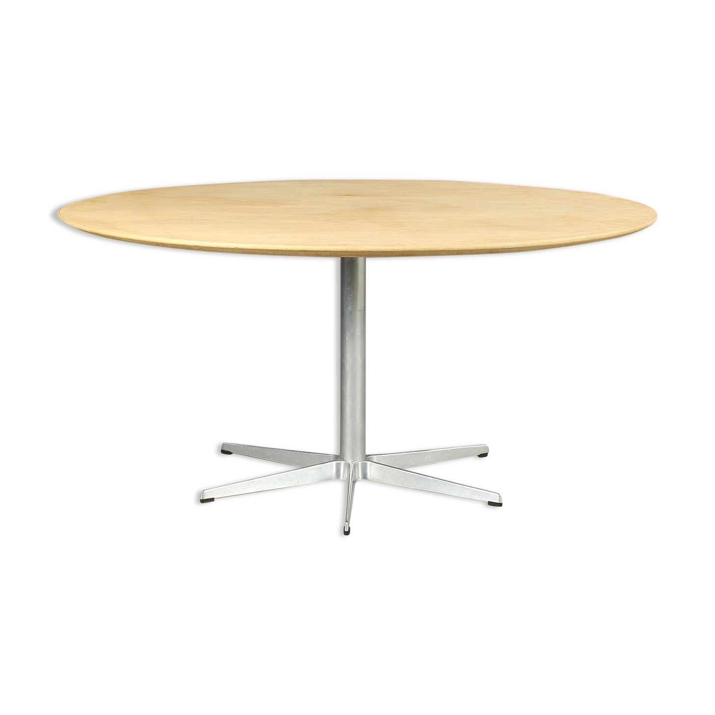 Arne Jacobsen dining table model A 826