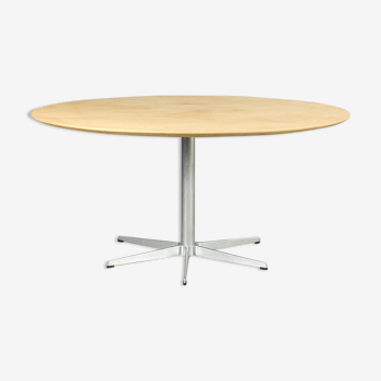 Arne Jacobsen dining table model A 826