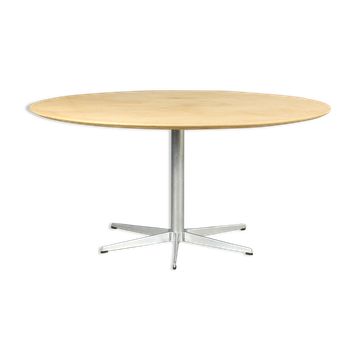 Arne Jacobsen dining table model A 826