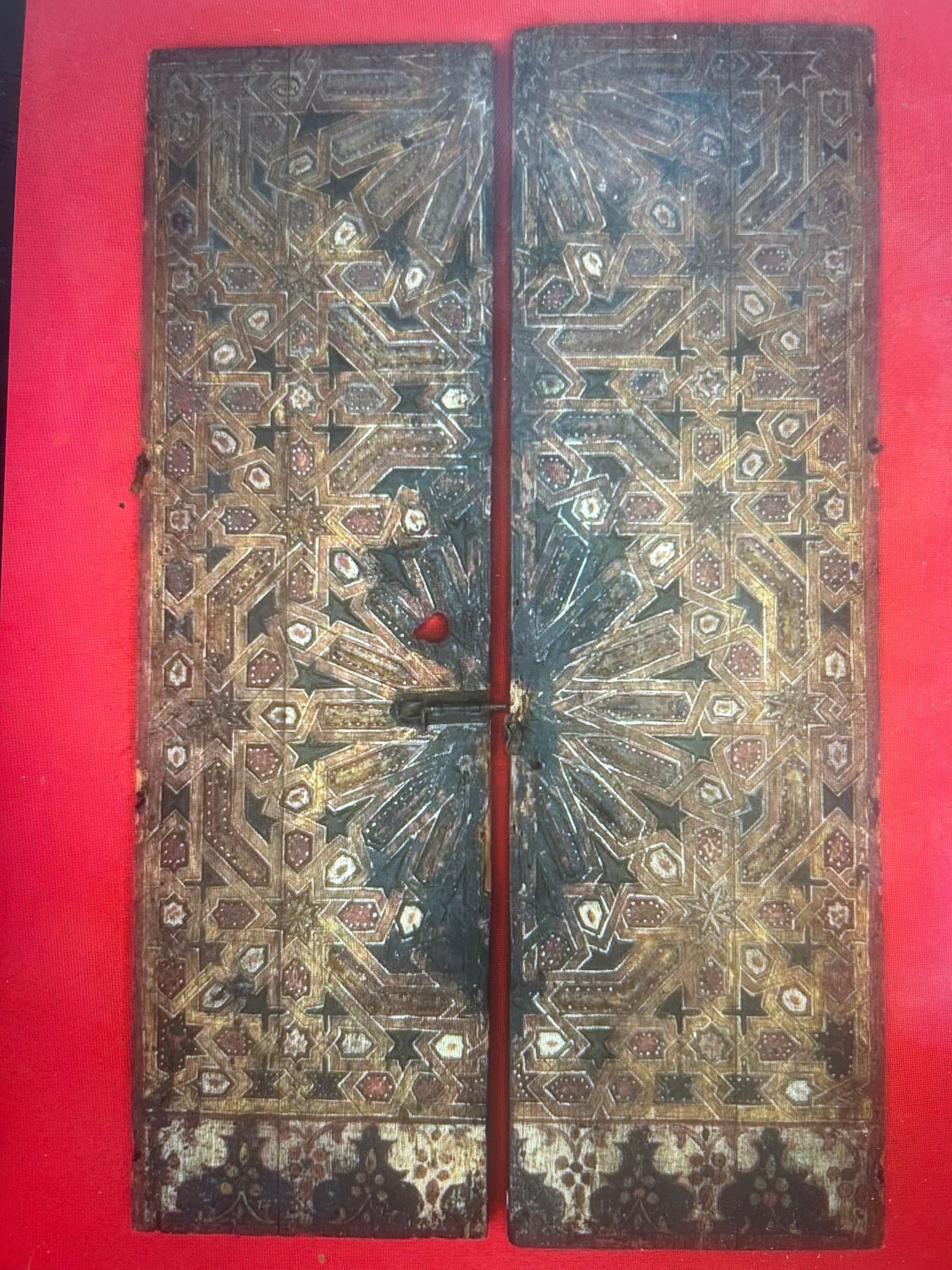 Pair of painted and carved wooden doors with a tastir motif.