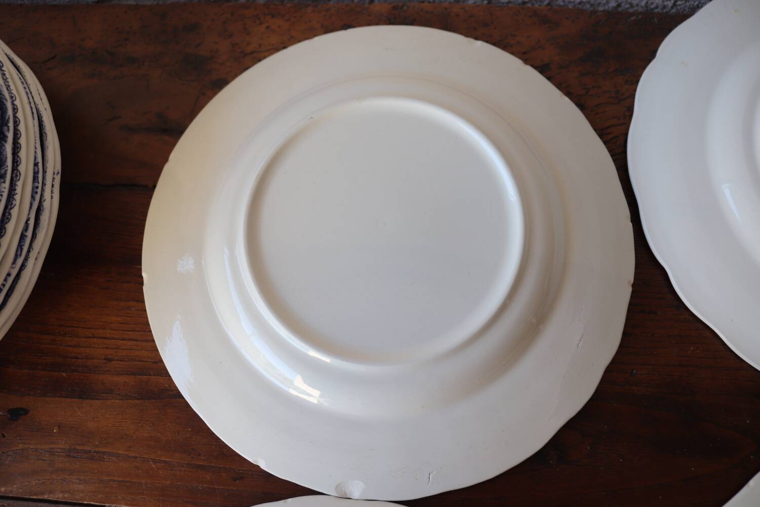 Set of 10 English plates with romantic blue decoration