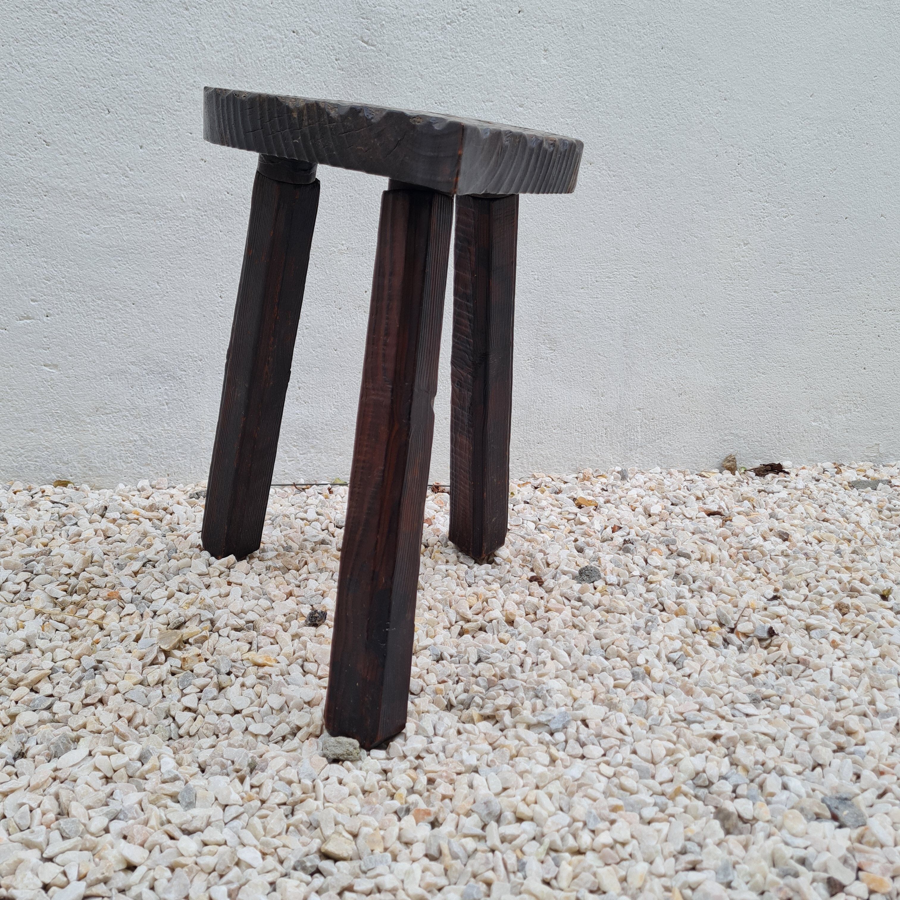 Heart tripod milking stool
