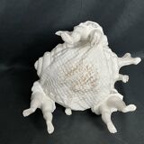 Porcelain, centerpiece with candle holder decorated with putti, 20th century