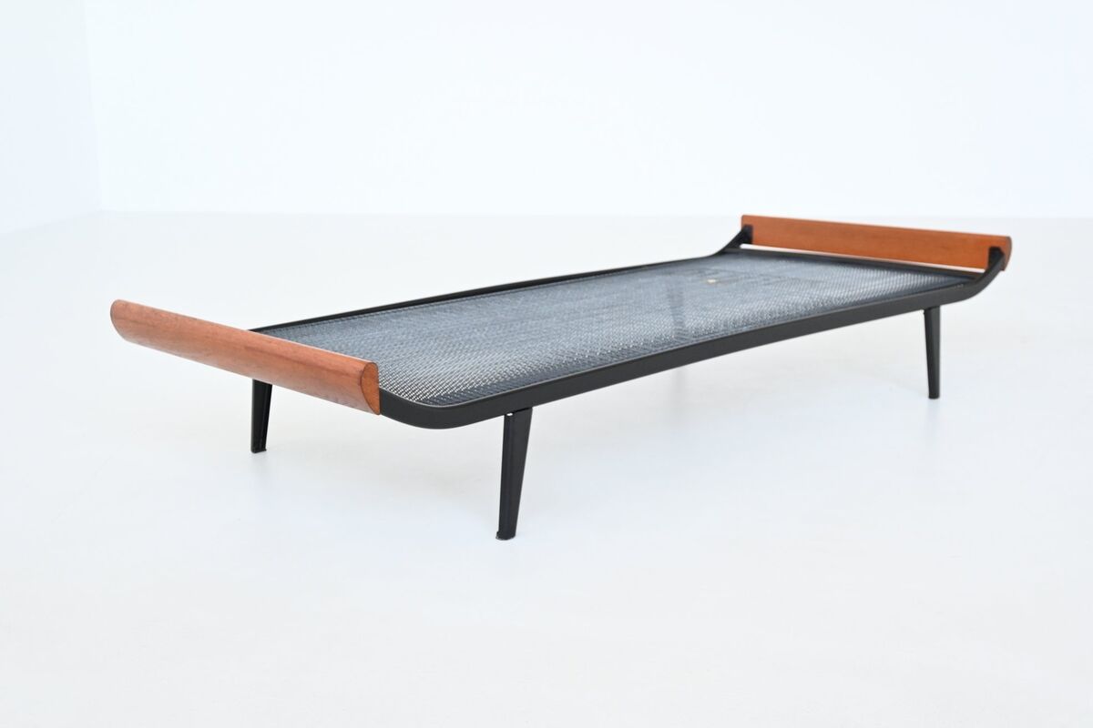 Dick Cordemeijer Cleopatra daybed white fabric Auping Netherlands 1954