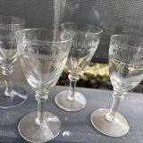 4 wine glasses