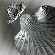 Porte-savon en métal argenté en forme de coquillage