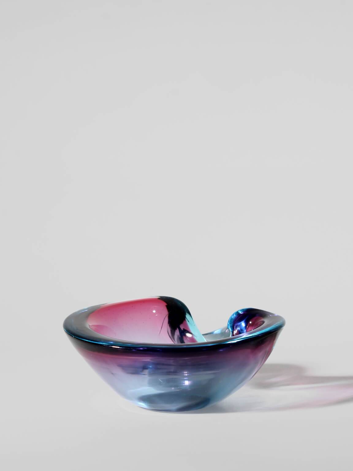 Bol en verre "Sommerso" rose et bleu de Murano par Flavio Poli, années 1960, Italie
