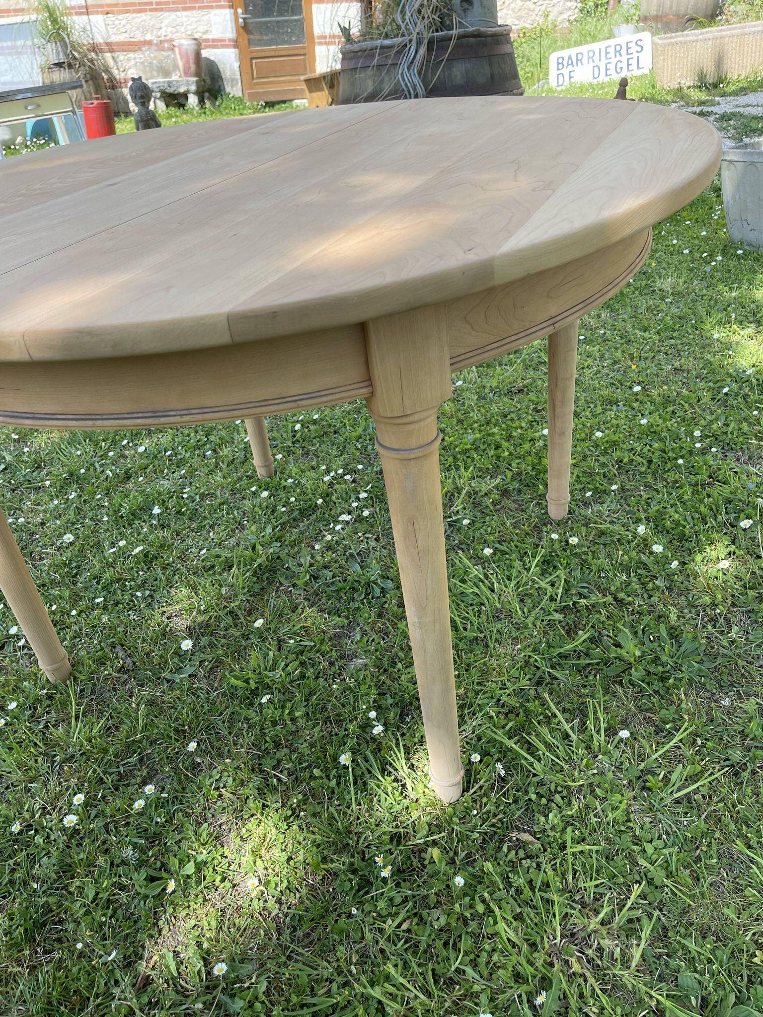 Country Round Table
