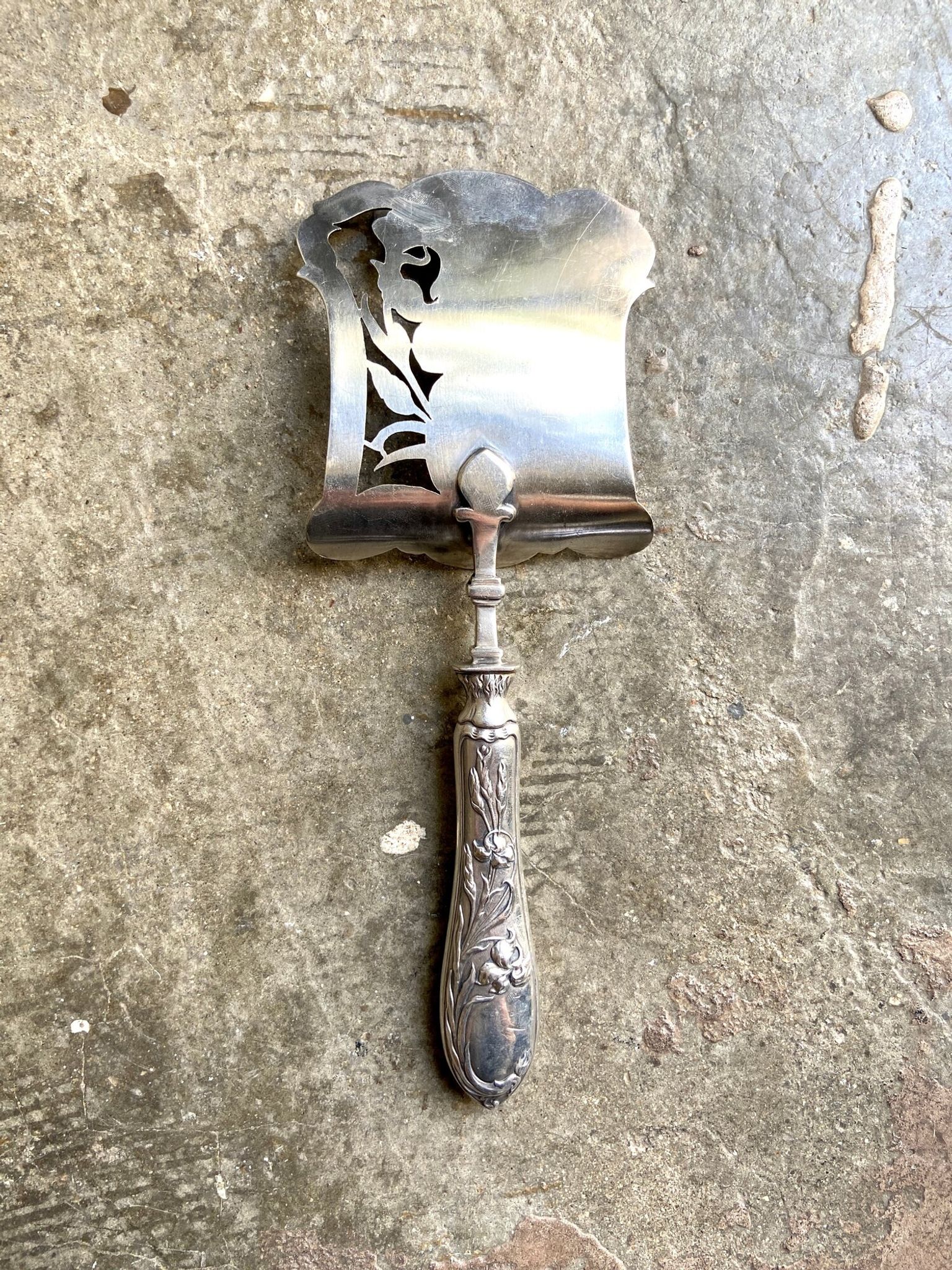 Silver TG monogrammed asparagus shovel by Félix Malique, late nineteenth century