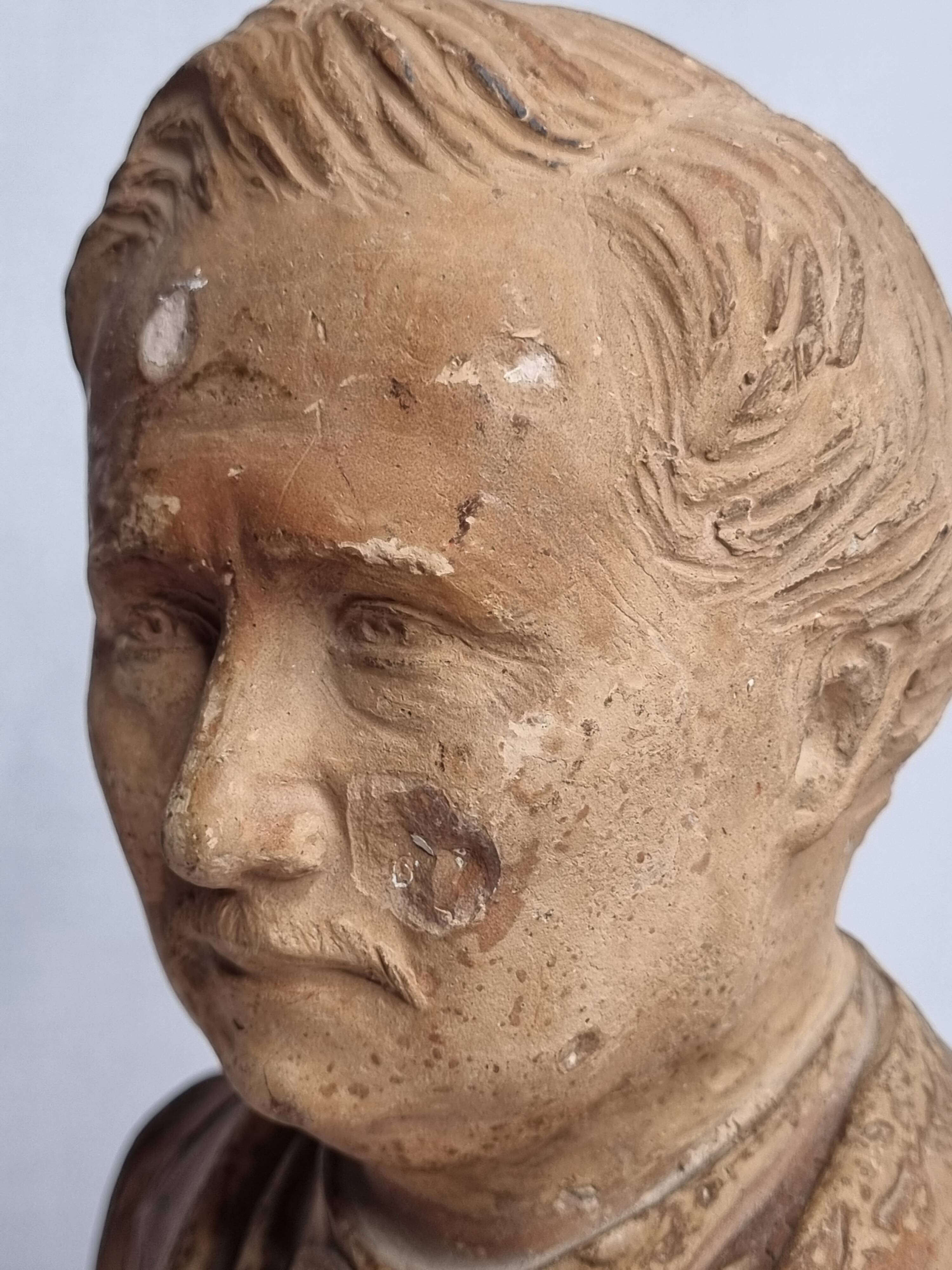 Bust of a notable in terracotta, 29 cm, signed Pasquet, 1870, on a base.
