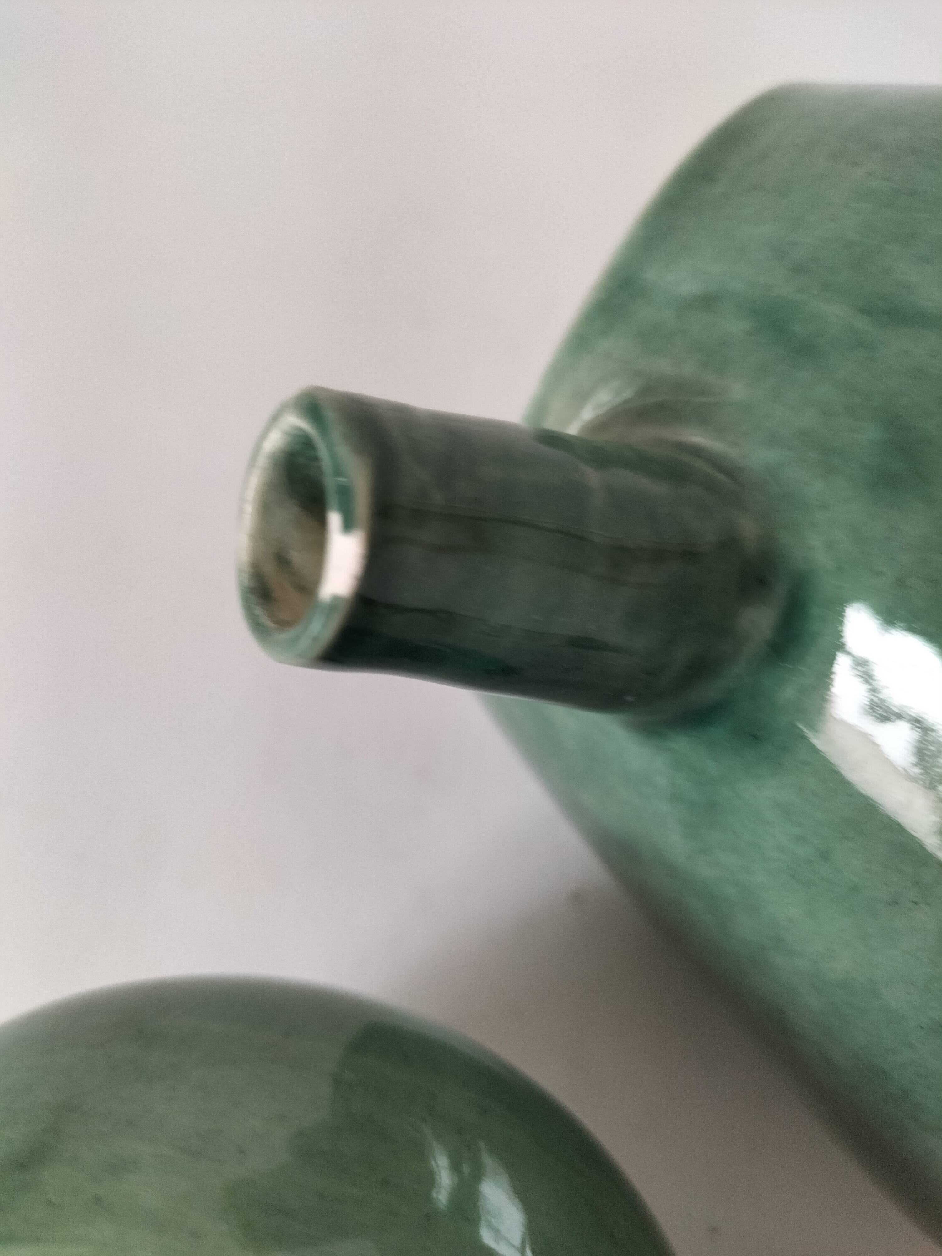 Théière en grès émaillé vert céladon – signée