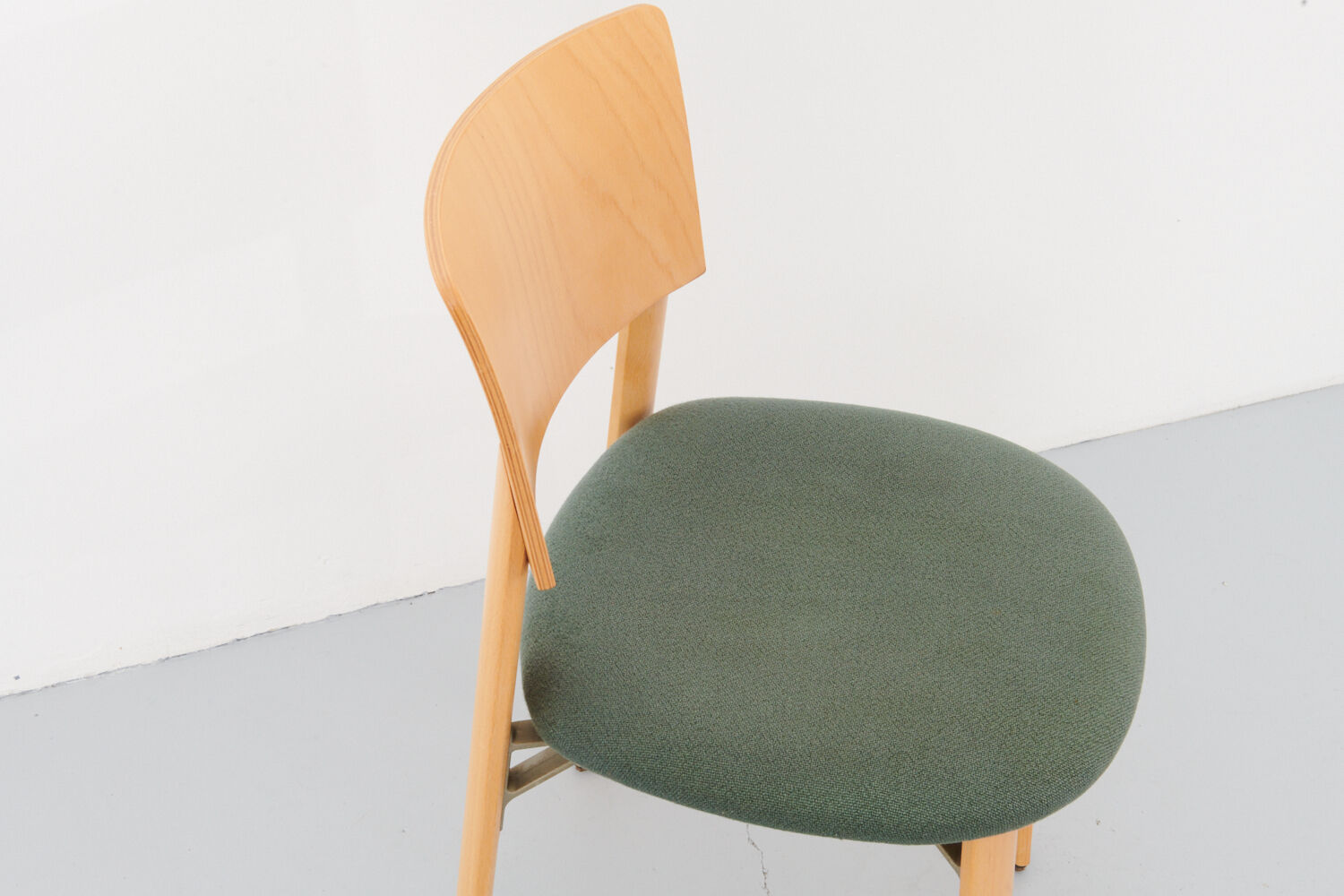 Kusch &Co chair made of wood and green fabric