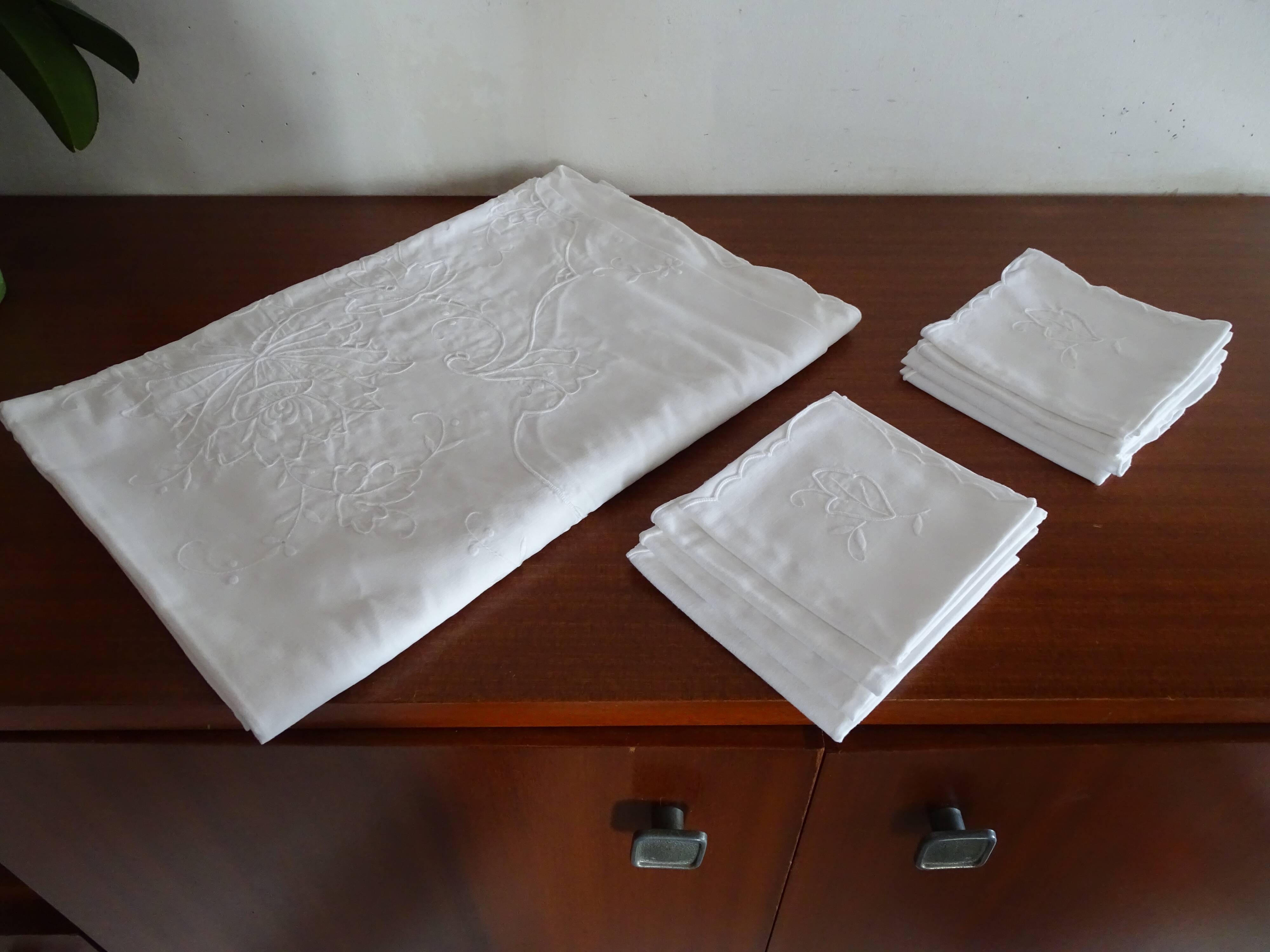 Tablecloth and 8 matching cotton towels - 200 x 160