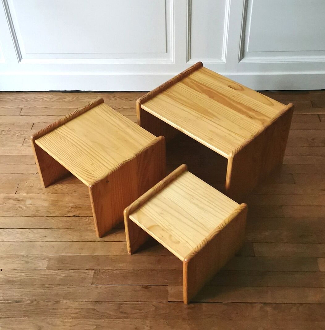 3 pine nesting tables