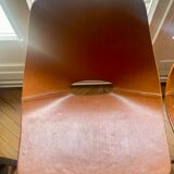 2 chaises tonneau en cuir Pierre Guariche