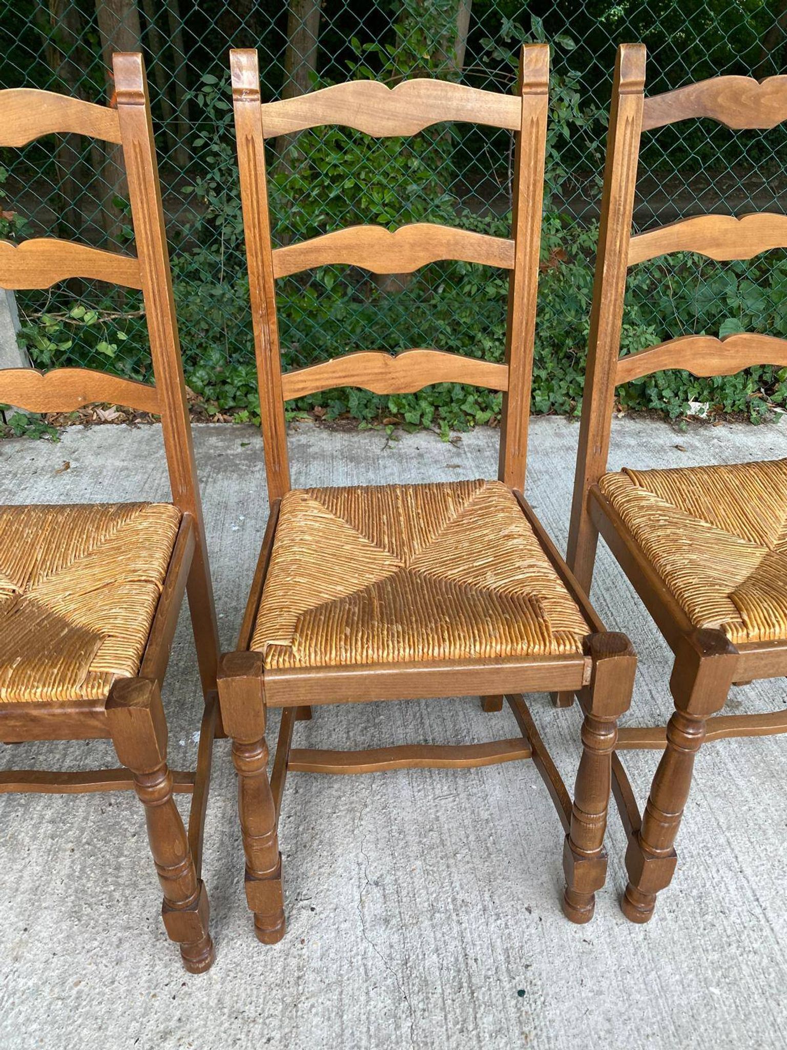 3 chaises bois massif paillées type ferme dossier haut