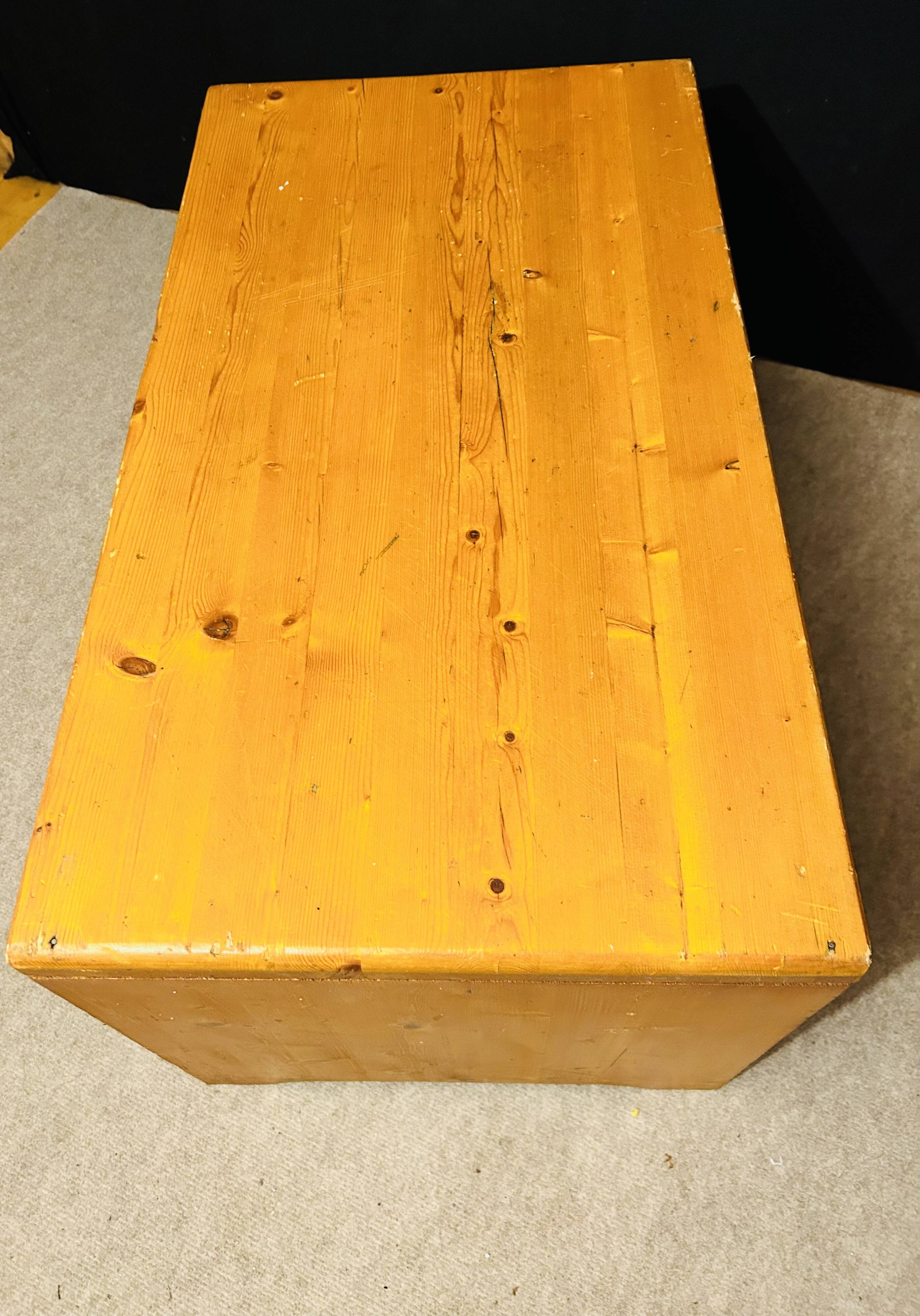 selected by Charlotte Perriand coffee table les Arcs