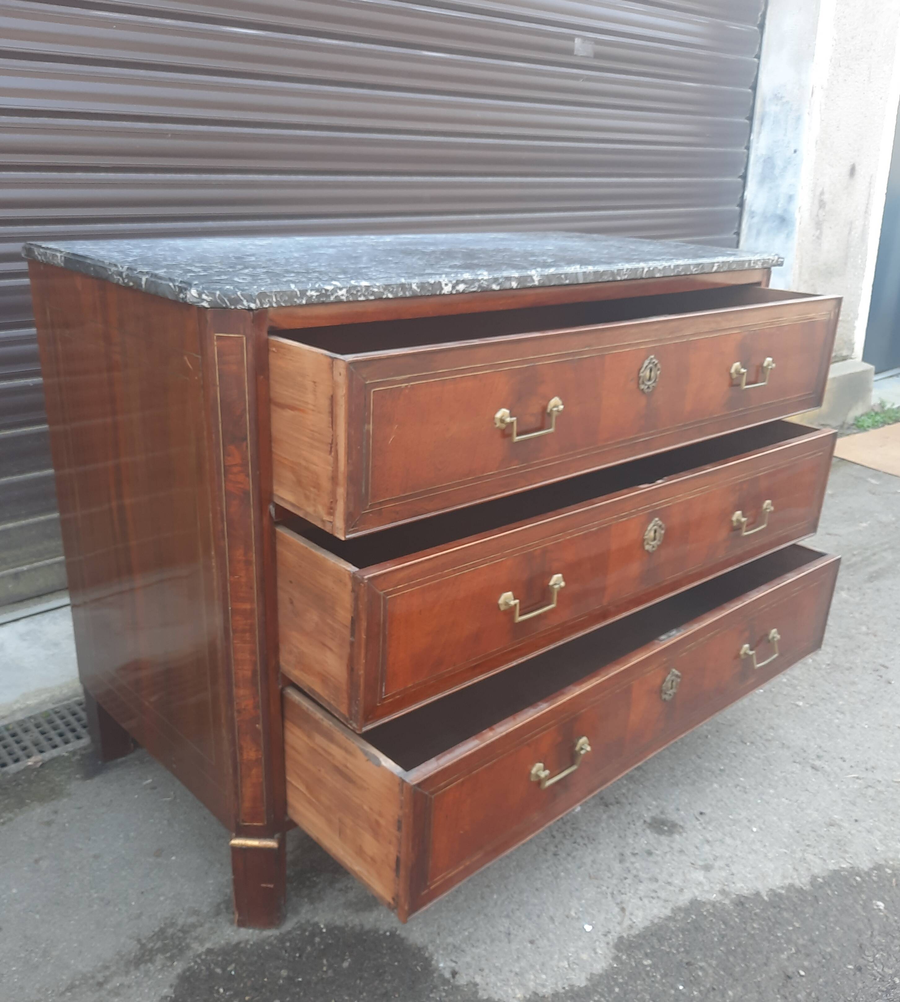 Mahogany chest of drawers from the nineteenth century